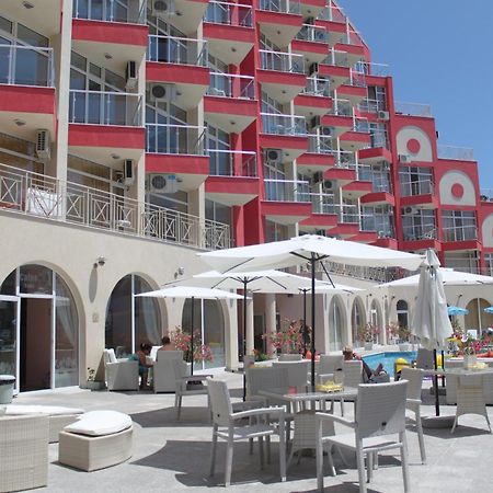 Rose Garden Omax Apartments Pantai Sunny Bagian luar foto