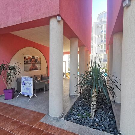 Rose Garden Omax Apartments Pantai Sunny Bagian luar foto