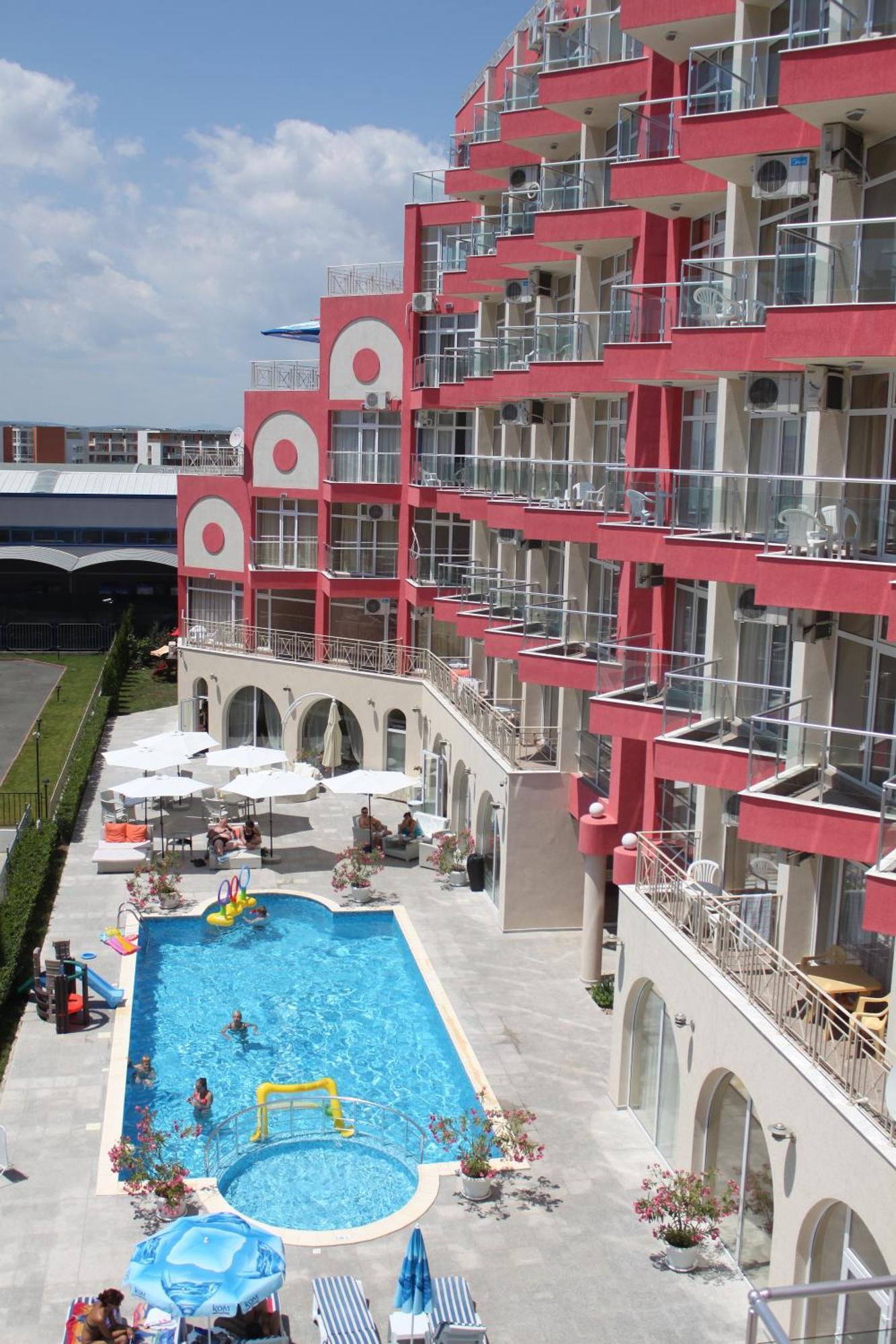 Rose Garden Omax Apartments Pantai Sunny Bagian luar foto