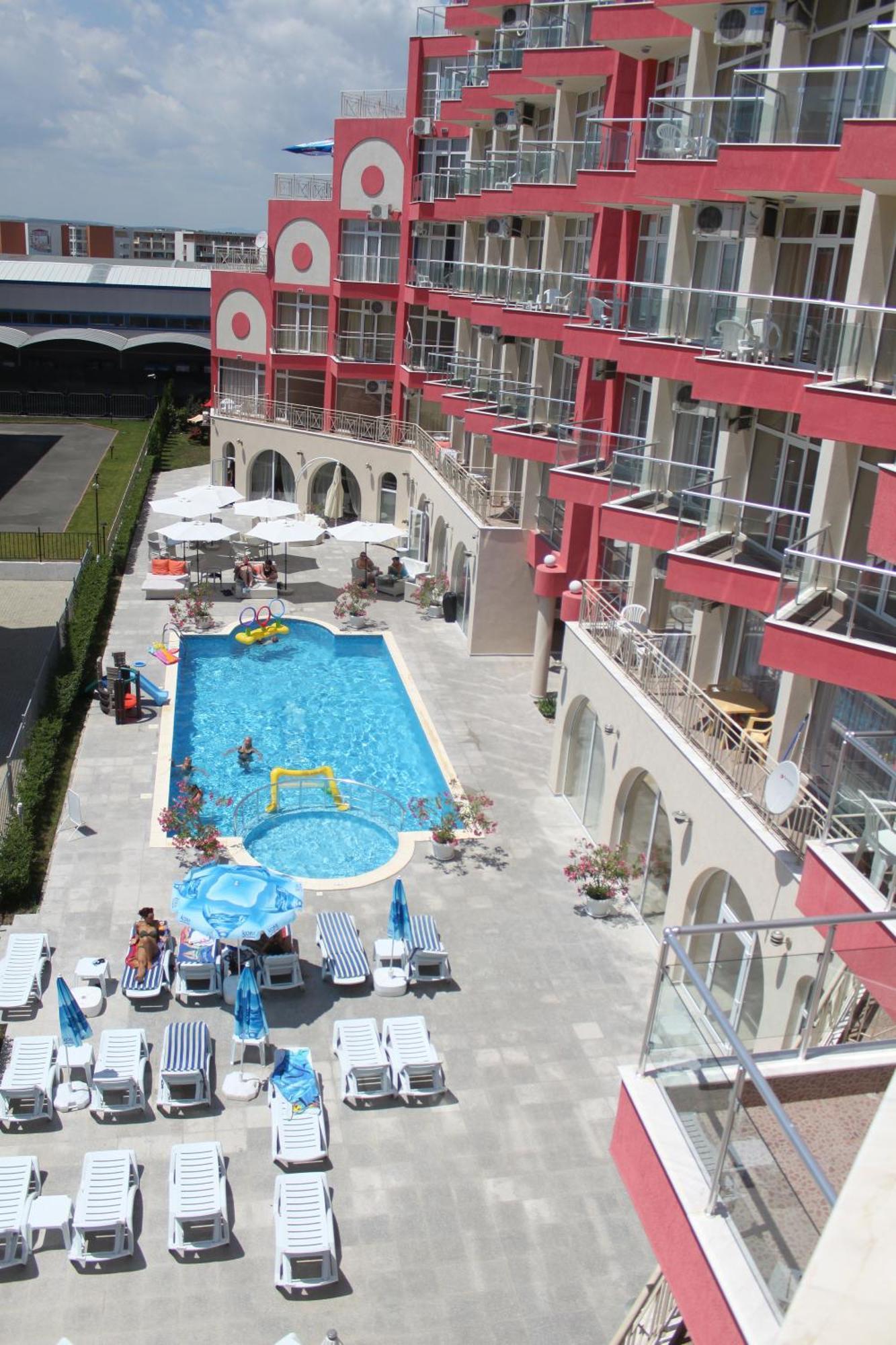 Rose Garden Omax Apartments Pantai Sunny Bagian luar foto