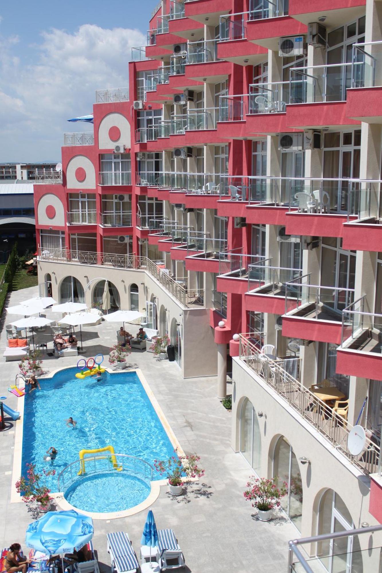 Rose Garden Omax Apartments Pantai Sunny Bagian luar foto