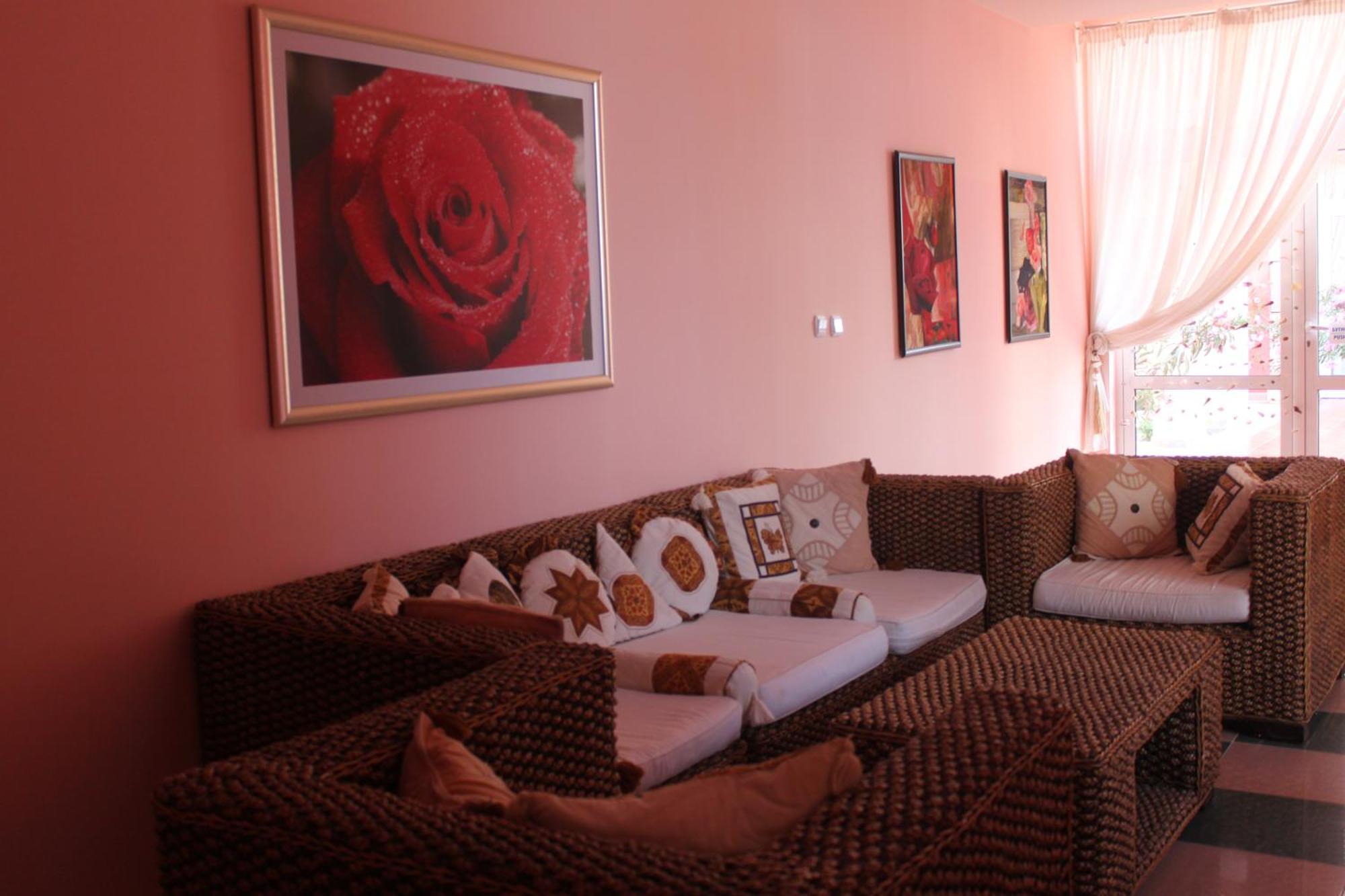 Rose Garden Omax Apartments Pantai Sunny Bagian luar foto