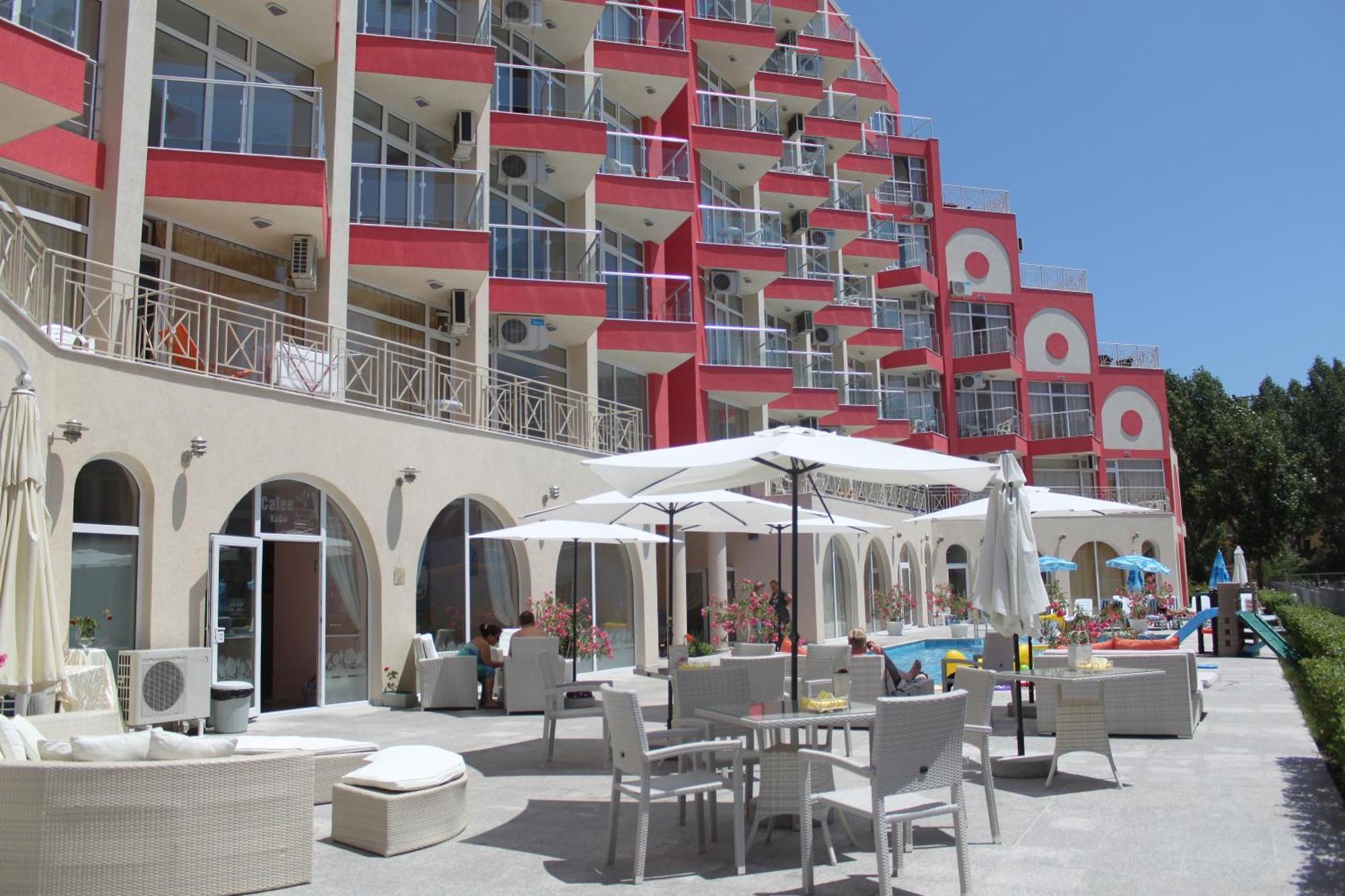 Rose Garden Omax Apartments Pantai Sunny Bagian luar foto