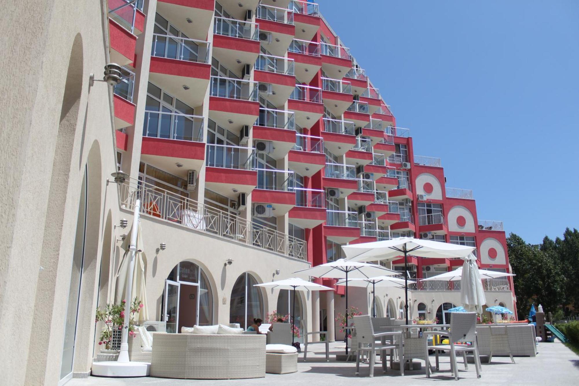 Rose Garden Omax Apartments Pantai Sunny Bagian luar foto