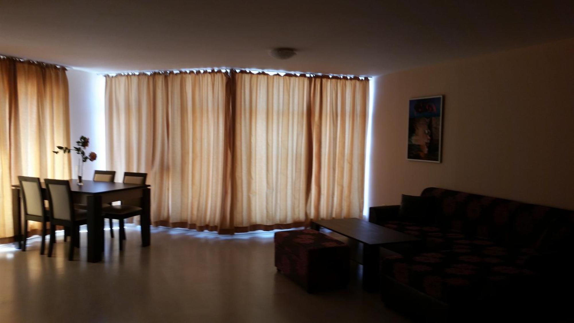Rose Garden Omax Apartments Pantai Sunny Ruang foto