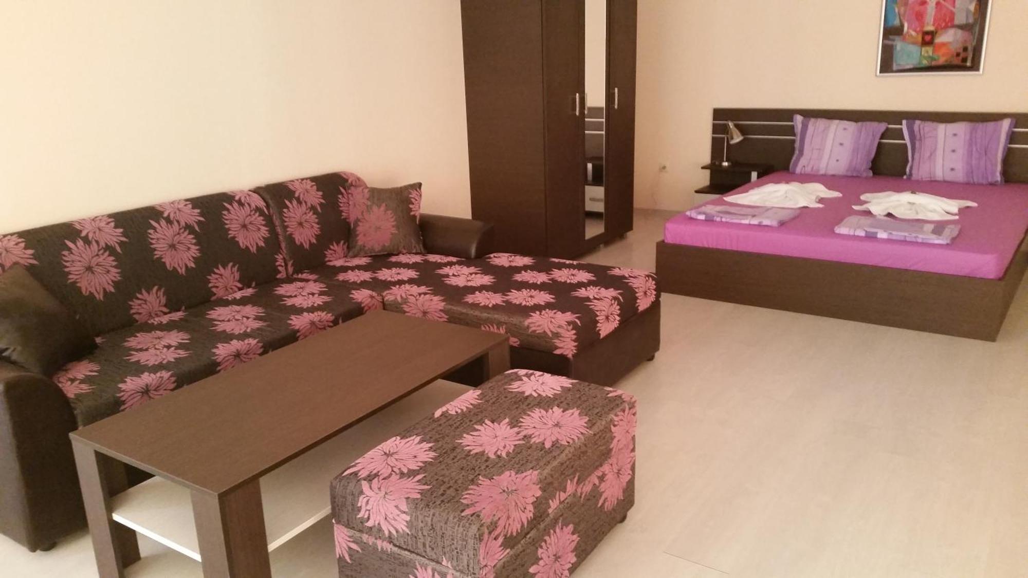 Rose Garden Omax Apartments Pantai Sunny Ruang foto