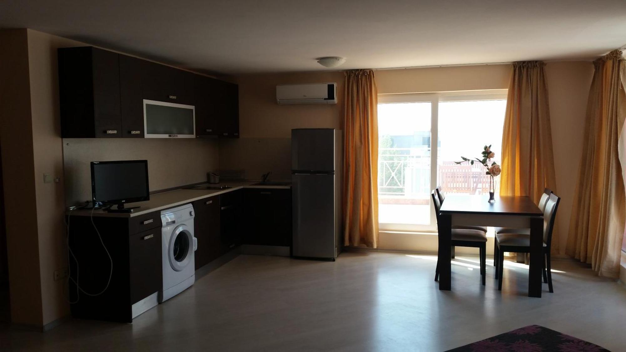 Rose Garden Omax Apartments Pantai Sunny Ruang foto