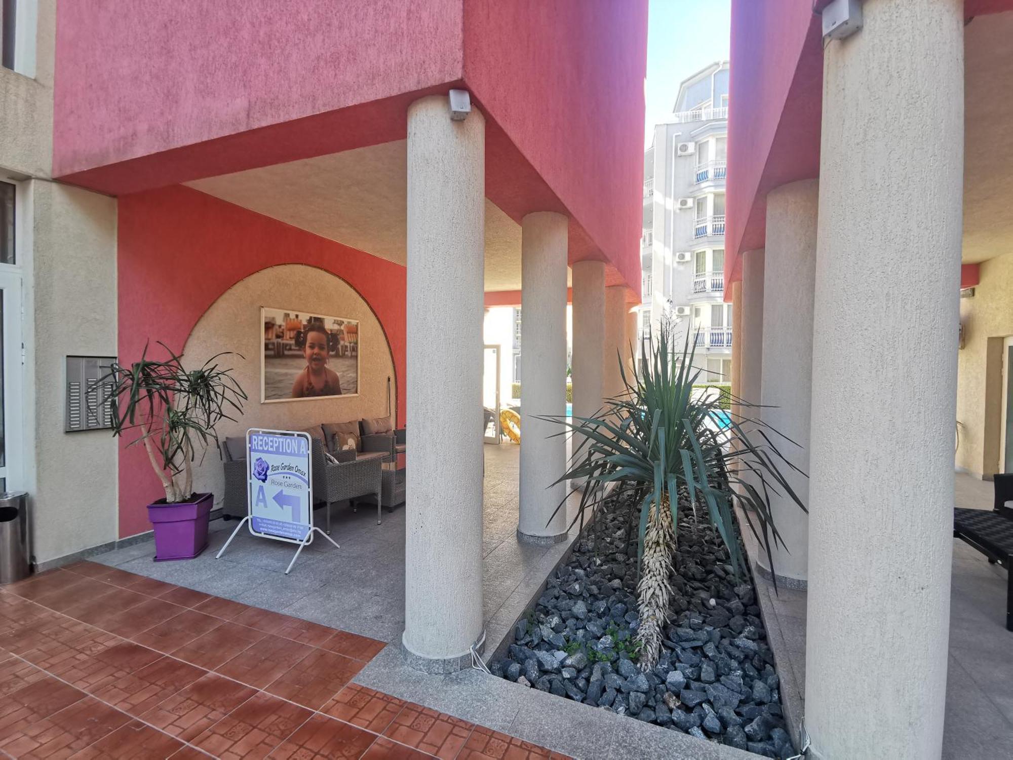 Rose Garden Omax Apartments Pantai Sunny Bagian luar foto