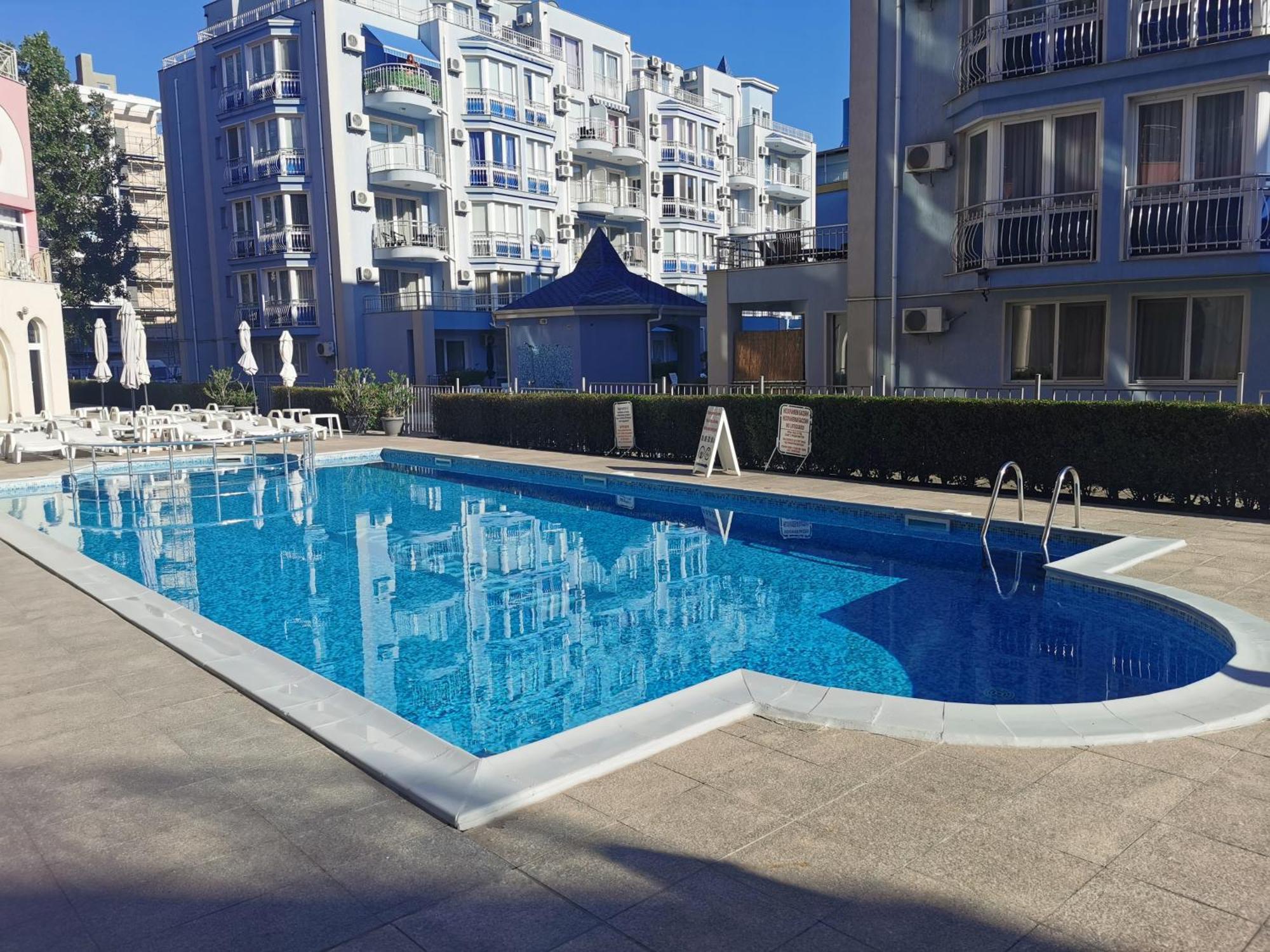 Rose Garden Omax Apartments Pantai Sunny Bagian luar foto