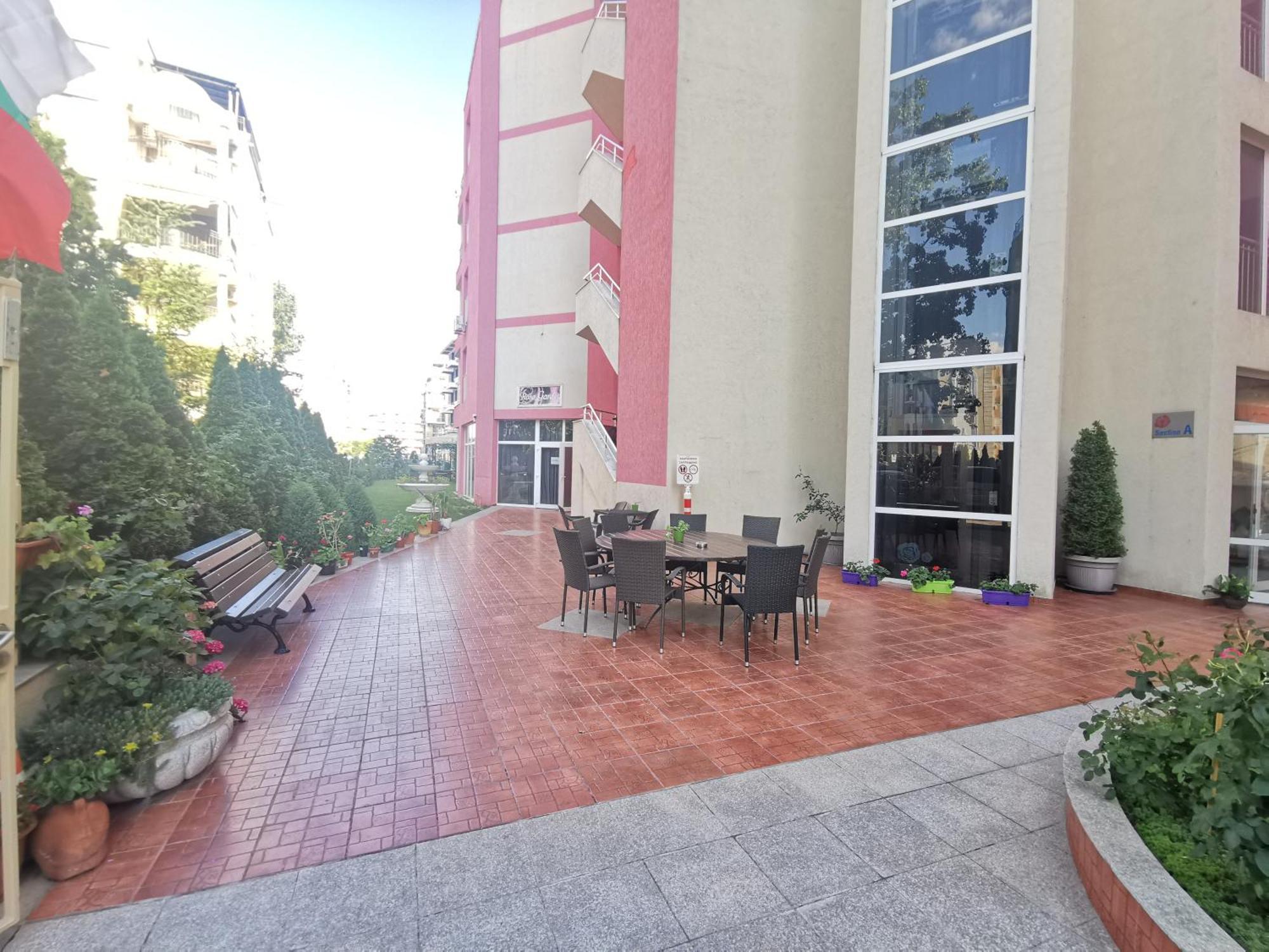 Rose Garden Omax Apartments Pantai Sunny Bagian luar foto