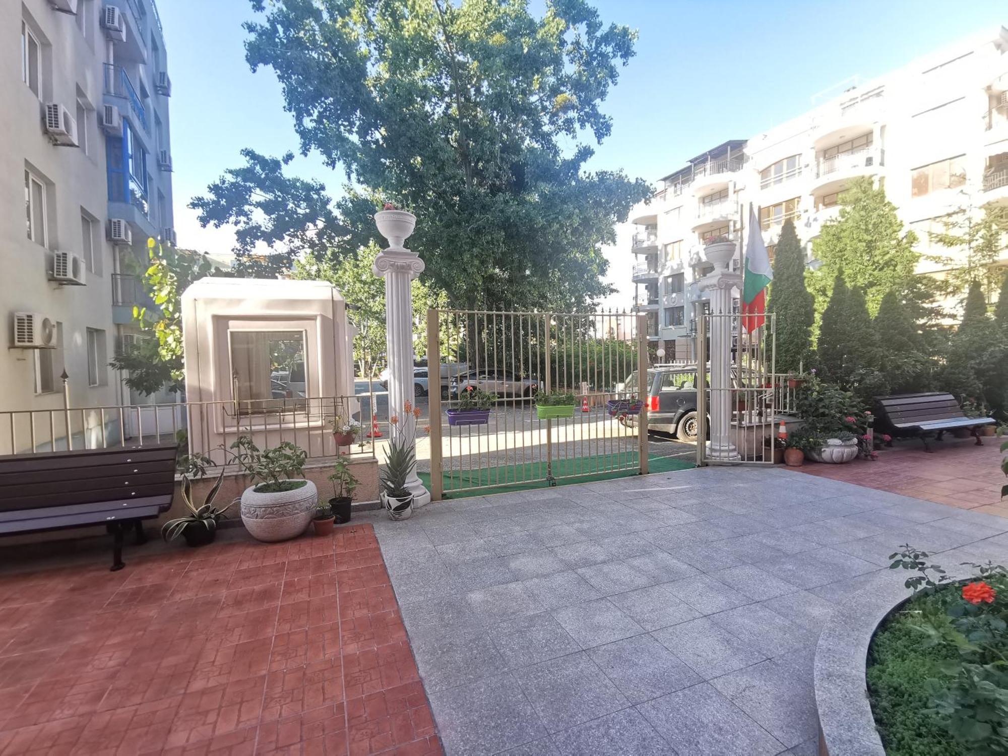 Rose Garden Omax Apartments Pantai Sunny Bagian luar foto