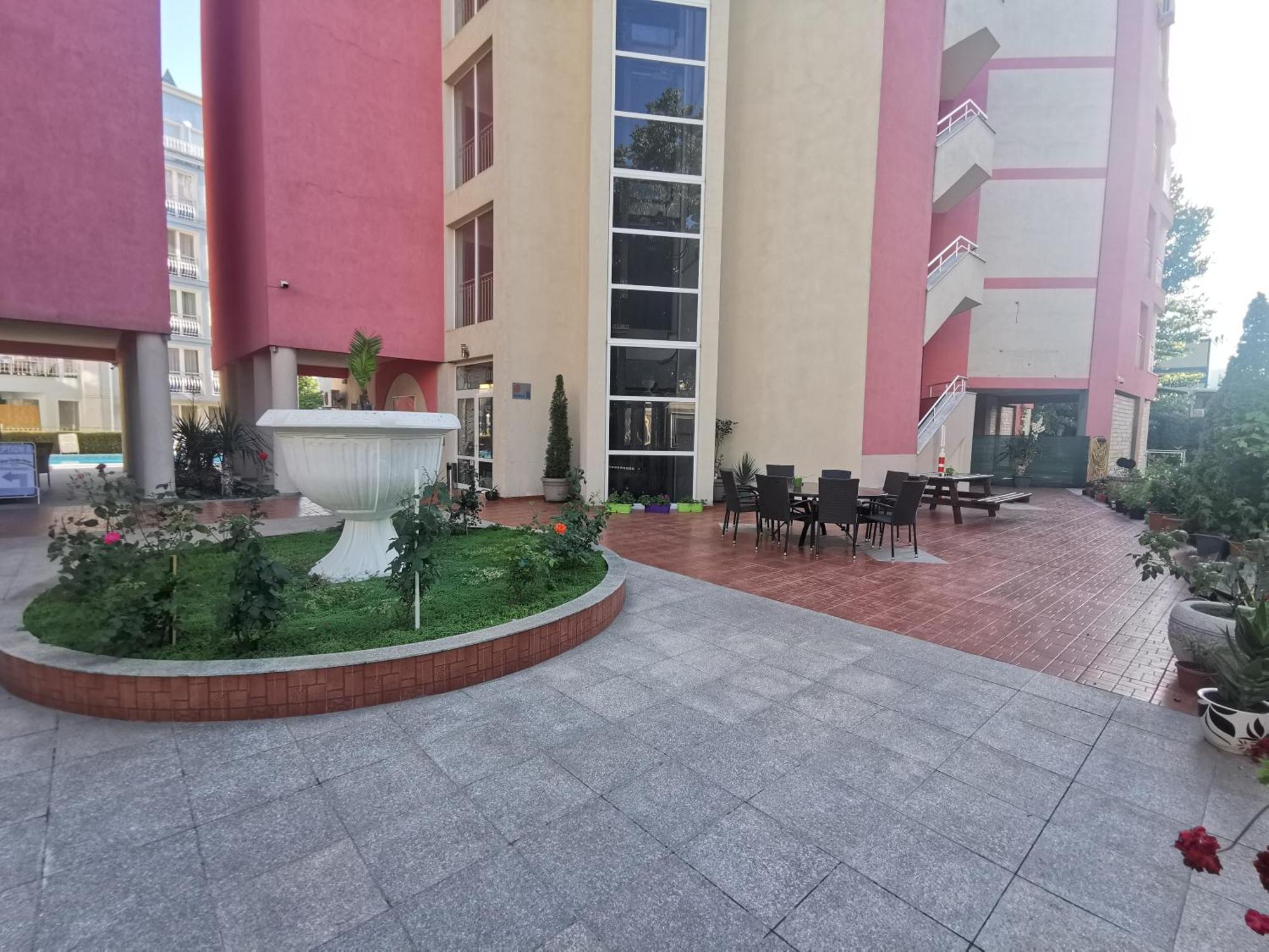 Rose Garden Omax Apartments Pantai Sunny Bagian luar foto