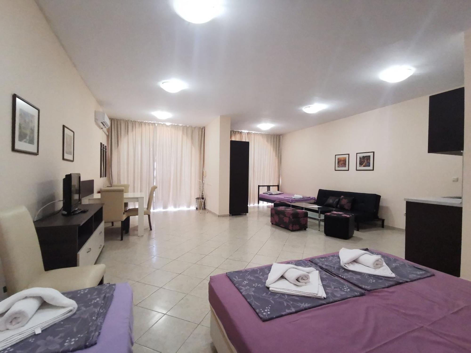 Rose Garden Omax Apartments Pantai Sunny Bagian luar foto