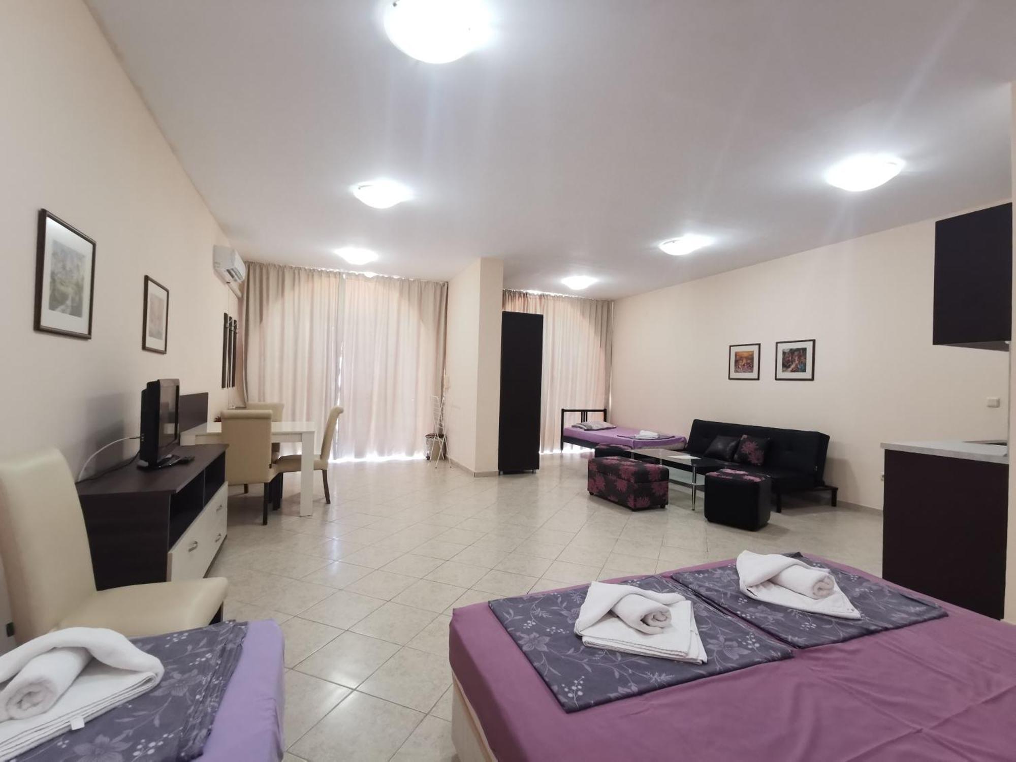 Rose Garden Omax Apartments Pantai Sunny Ruang foto
