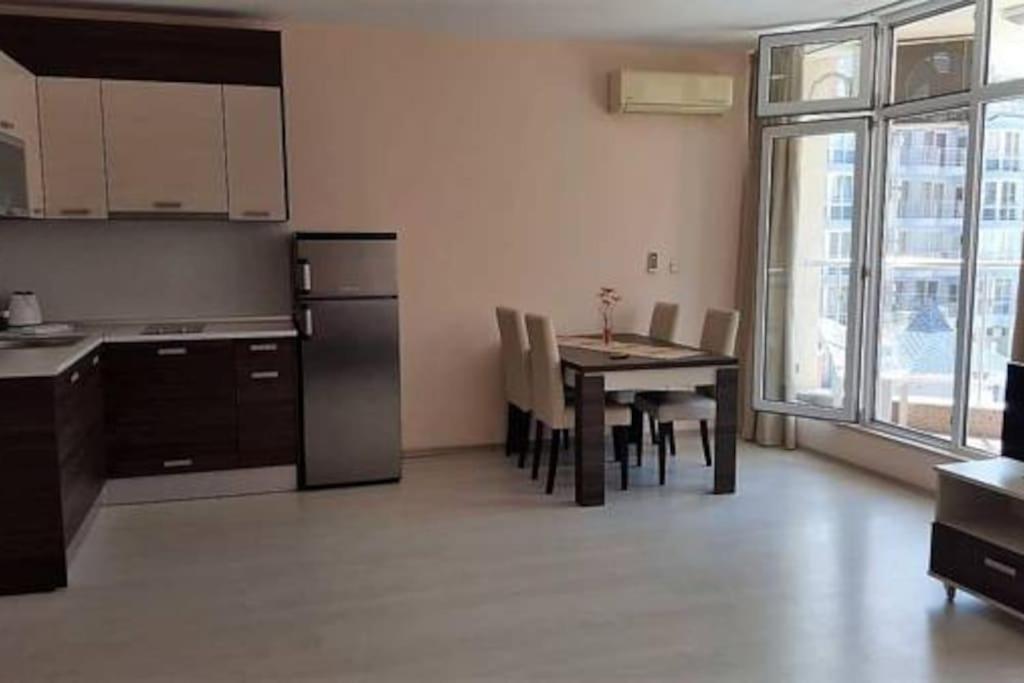 Rose Garden Omax Apartments Pantai Sunny Bagian luar foto