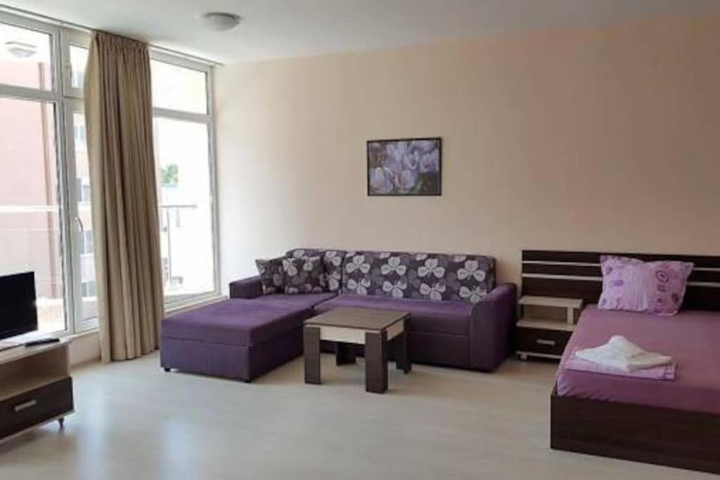 Rose Garden Omax Apartments Pantai Sunny Bagian luar foto