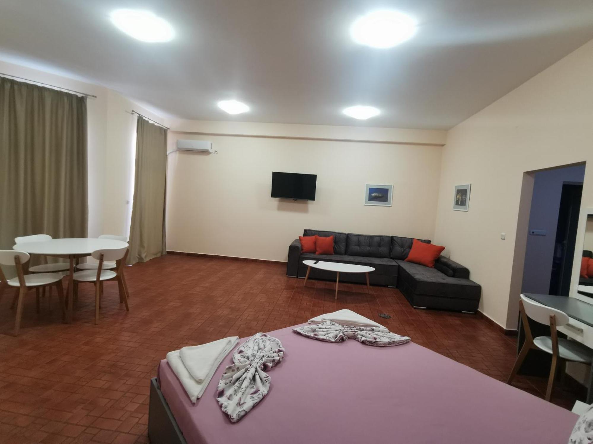 Rose Garden Omax Apartments Pantai Sunny Bagian luar foto