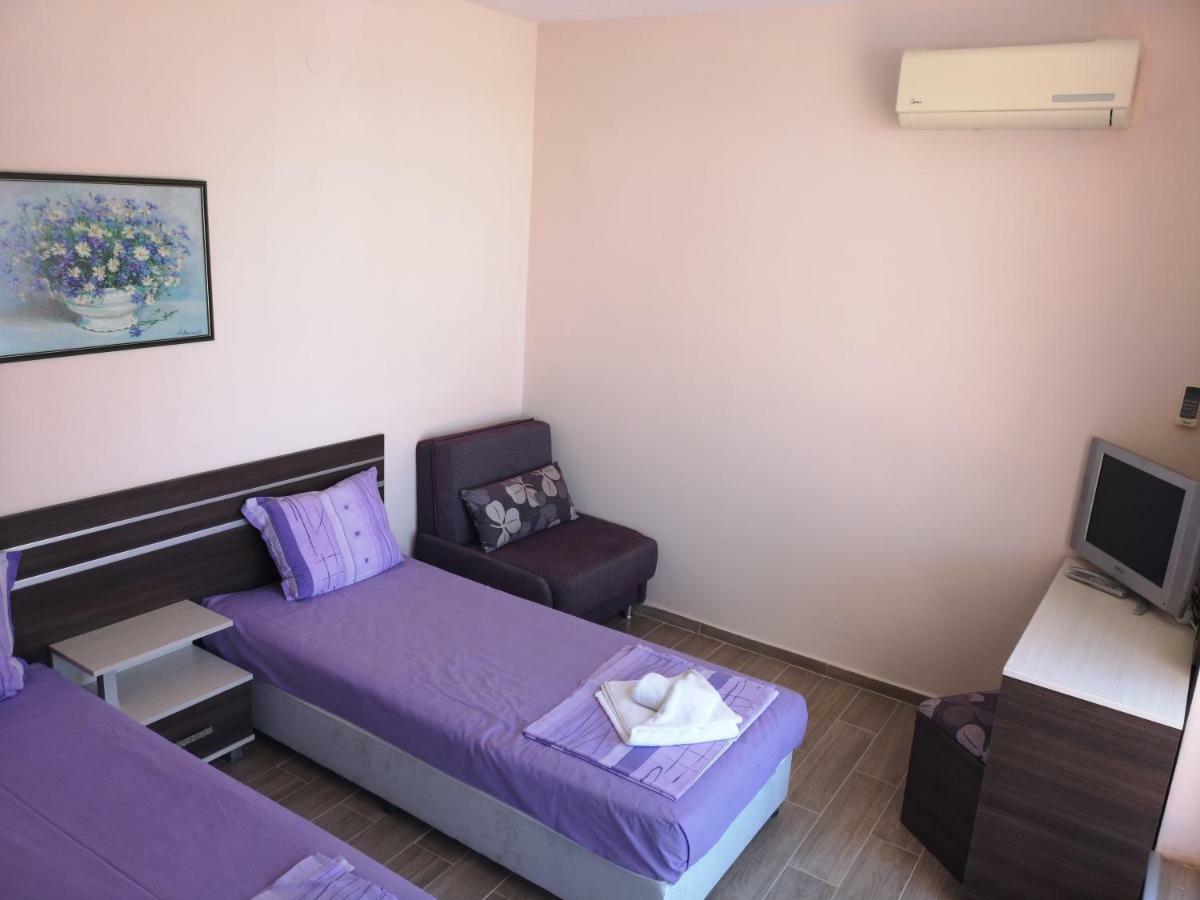 Rose Garden Omax Apartments Pantai Sunny Bagian luar foto